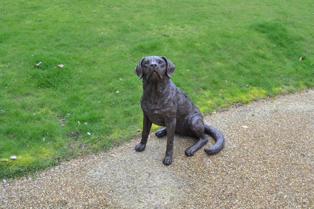 3 Labrador looking up dog sculpture - Tanya Russell Dog Statue