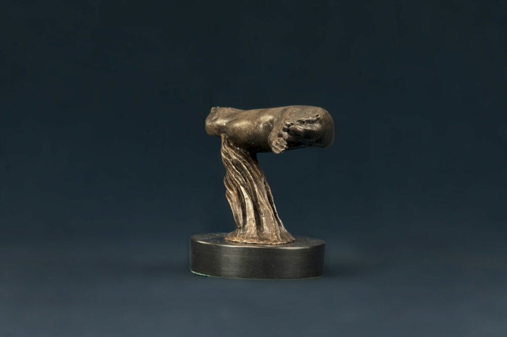 8 Tanya Russell animal sculptures - bronze Swimming Otter sculpture otters statue BR_10