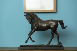 Mantlepiece horse statue