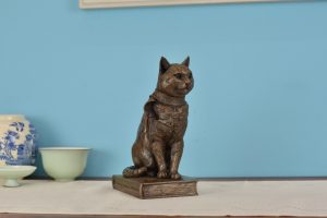 streetcat named bob bronze statue