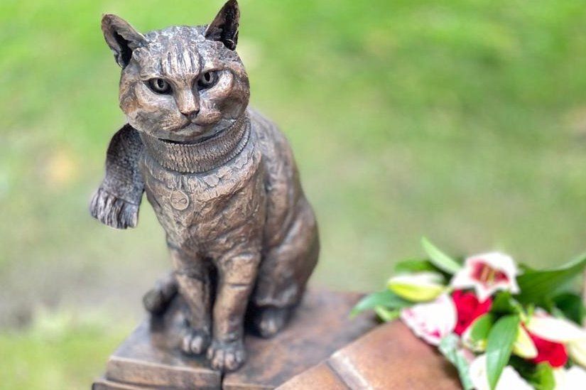 Street Cat Bob Memorial Statue Unveiled in Islington, sculpted by Tanya Russell