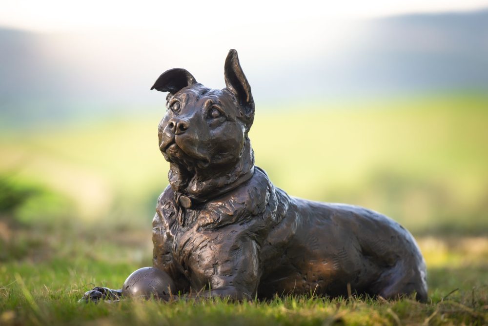 1 Lying Crossbreed Dog with Ball, Dog Statue, Lying Mixed Breed Dog, Foundry Bronze Metal, Tanya Russell Animal Sculptures (10 of 16)
