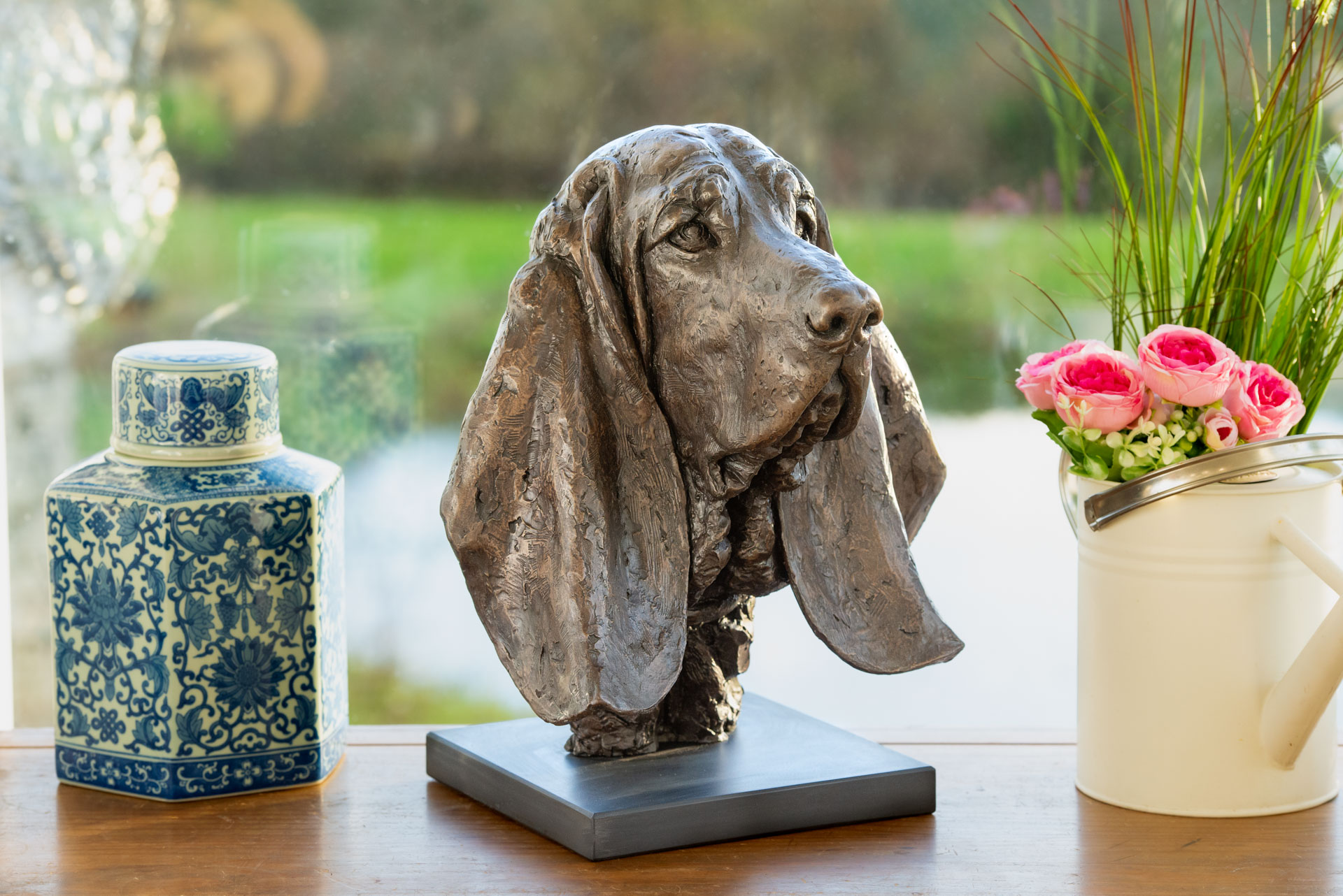 Vizsla sculpture right side view
