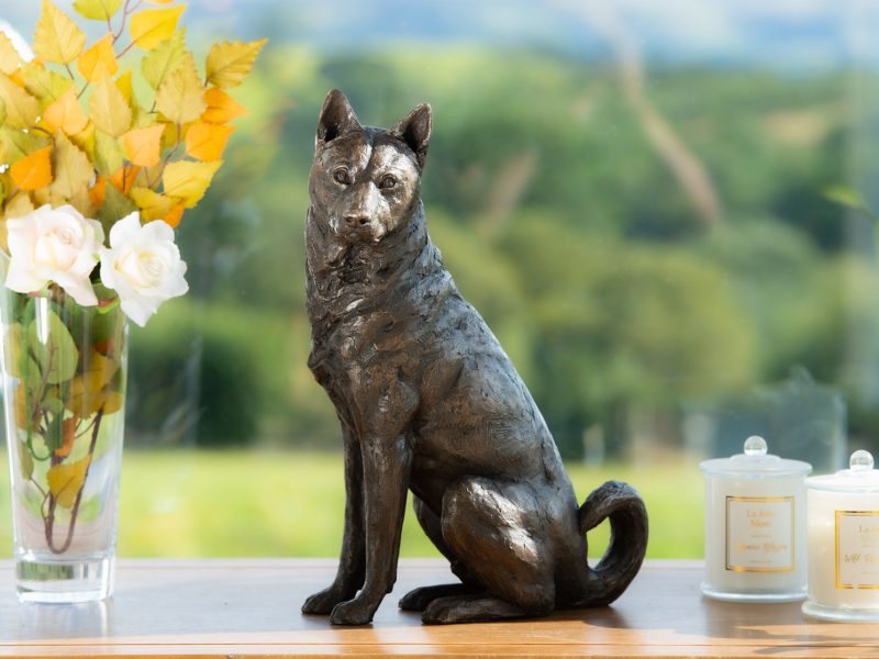SITTING JINDO SCULPTURE