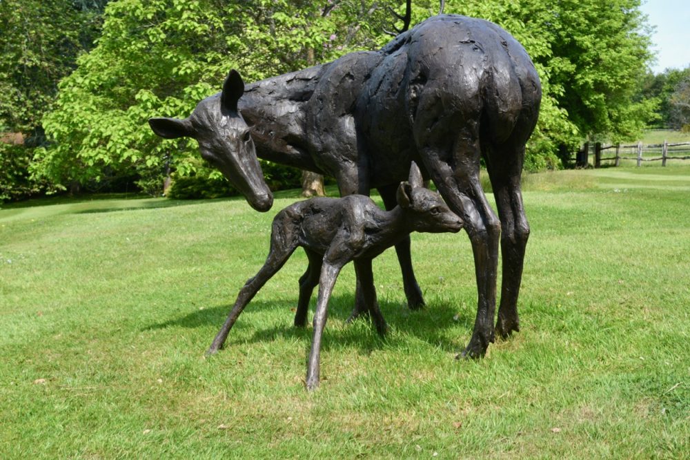 Red deer Doe and Fawn bronze sculpture, Red deer Hind and Fawn Wildlife deer bronze resin, deer statue, Tanya Russell animal sculpture