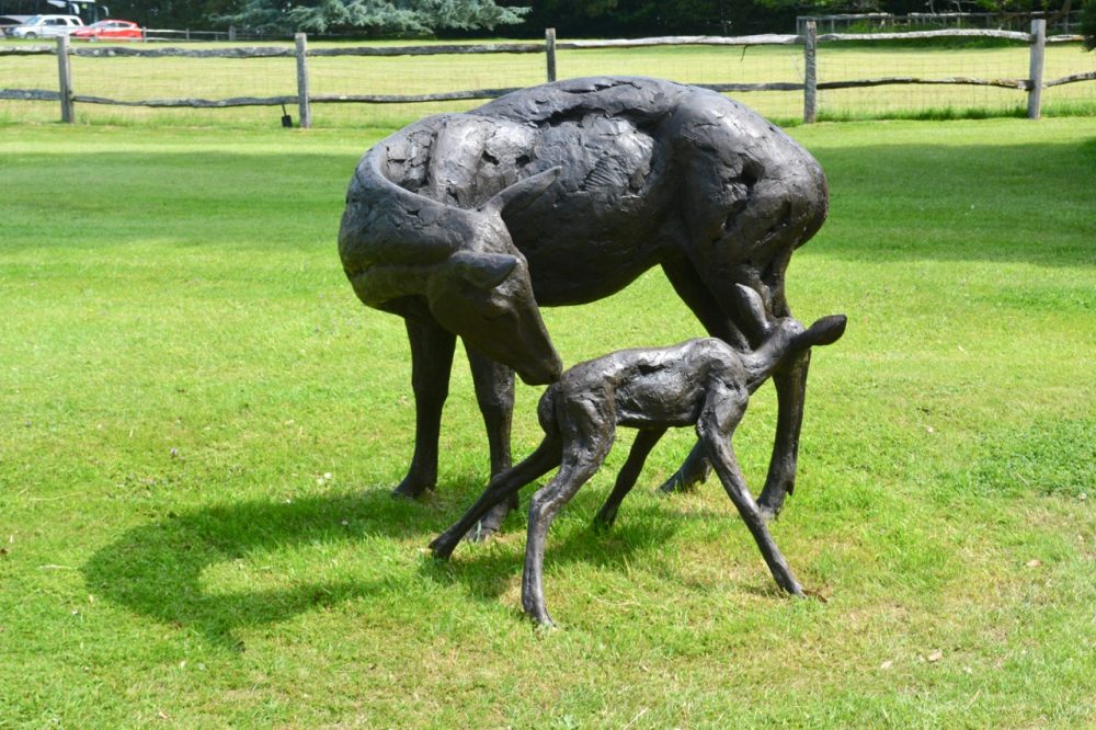 Red deer Doe and Fawn bronze sculpture, Red deer Hind and Fawn Wildlife deer bronze resin, deer statue, Tanya Russell animal sculpture