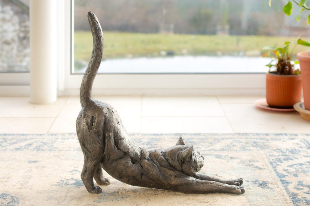 vid 'Stretching Cat', Cat Sculpture, Cat Statue, Bronze Resin, Tanya Russell Animal Sculptures-7