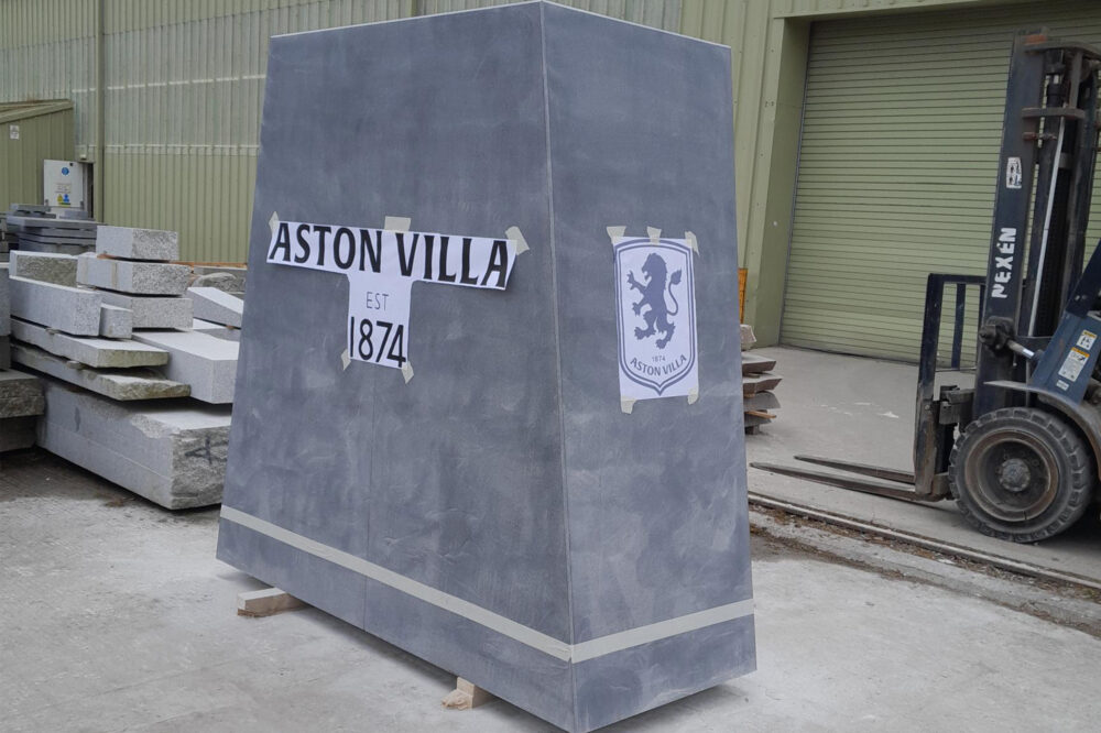 Plinth lettering
