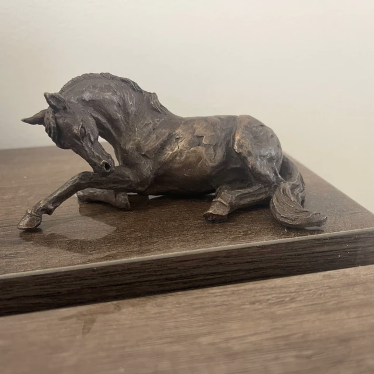 Vizsla sculpture right side view