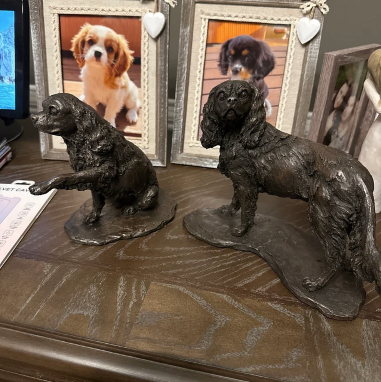 Vizsla sculpture right side view