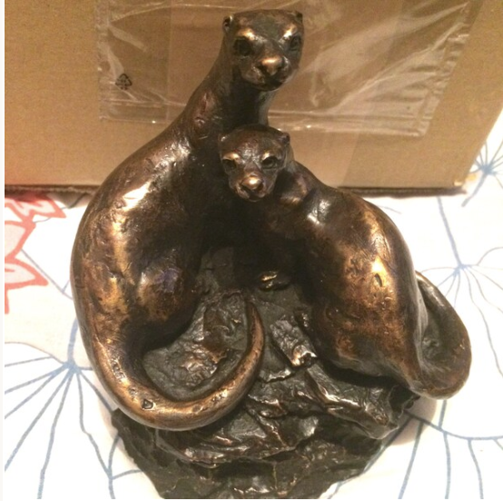 Vizsla sculpture right side view