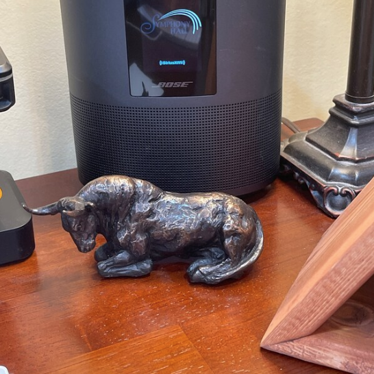 Vizsla sculpture right side view